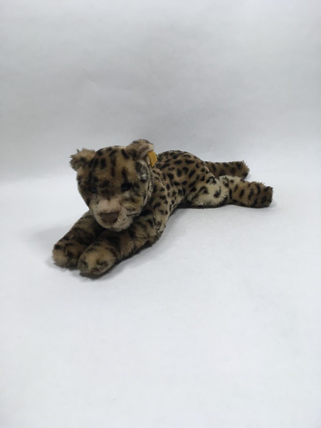 Steiff Leopard Molly 0390/40 mit Knopf und Fahne liegend 50 cm selten