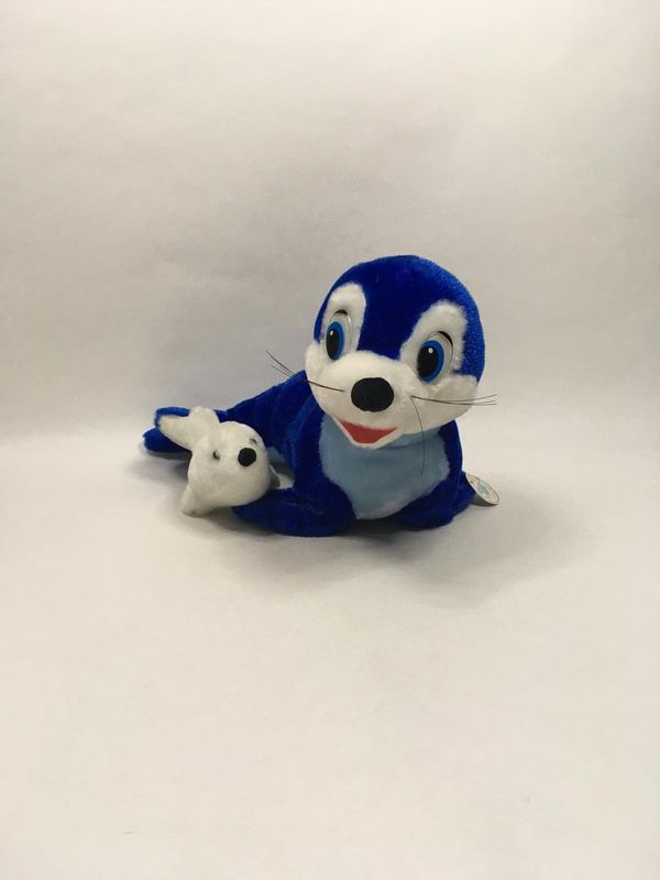 Robbe mit Baby Fernost Importe liegend 30 cm Neuwertig mit Etikett