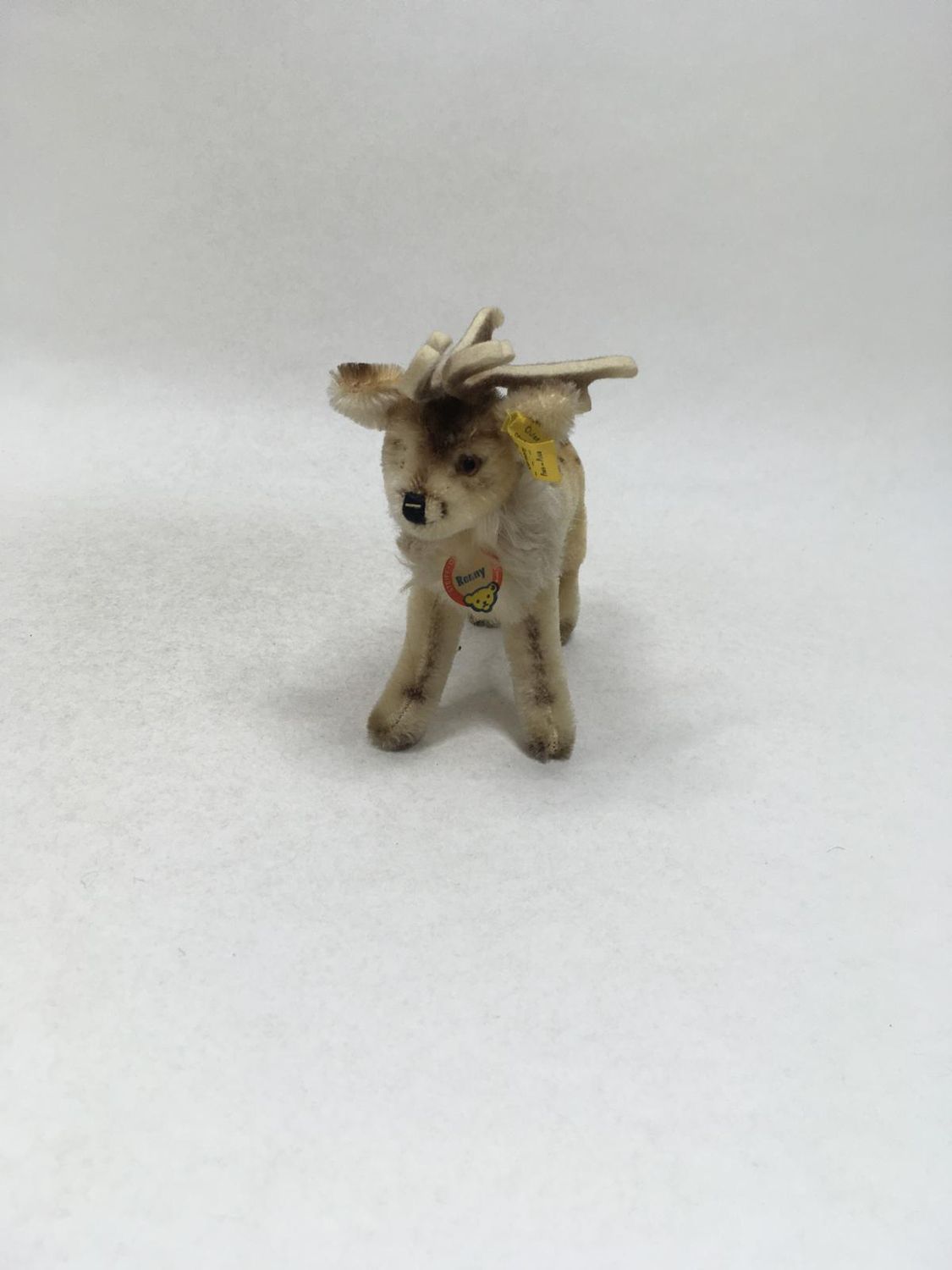 Steiff Rentier Renny 1314.00 mit Knopf, Fahne und Brustschild stehend 15 cm Vintage Sammlerstück und Rarität