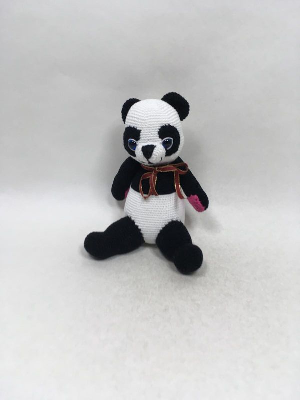 Panda Handarbeit Knuffel sitzend 20 cm Unikat