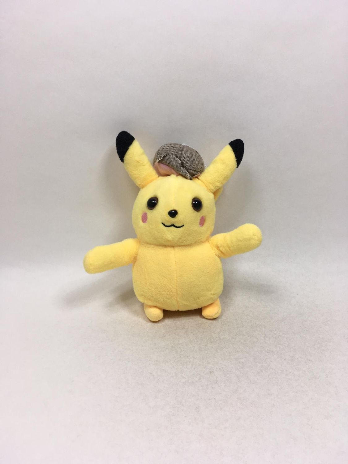 Detektiv Pikachu Knuffel stehend 25 cm Sammlerstück