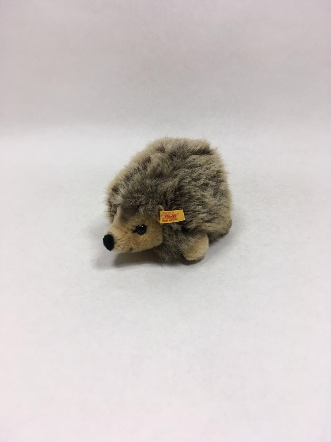 Steiff Igel Joggi 070792 mit Knopf und Fahne liegend 15 cm selten