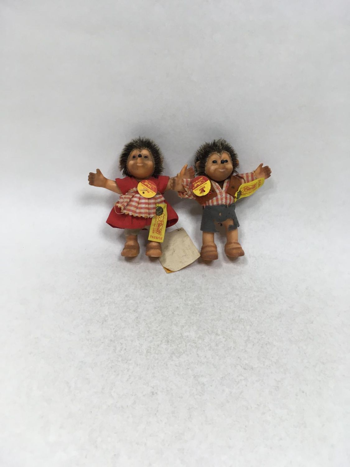 Steiff Igel Macki 7627/12 und Mucki 7628/12 mit Knopf, Fahne und Brustschild stehend 10 cm Mega Sammlerstück