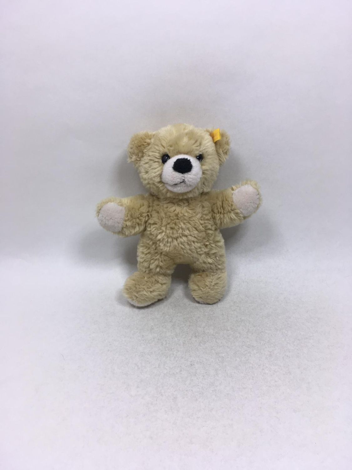 Steiff Teddy Bobby 021831 mit Knopf und Fahne stehend 25 cm Sammlerstück