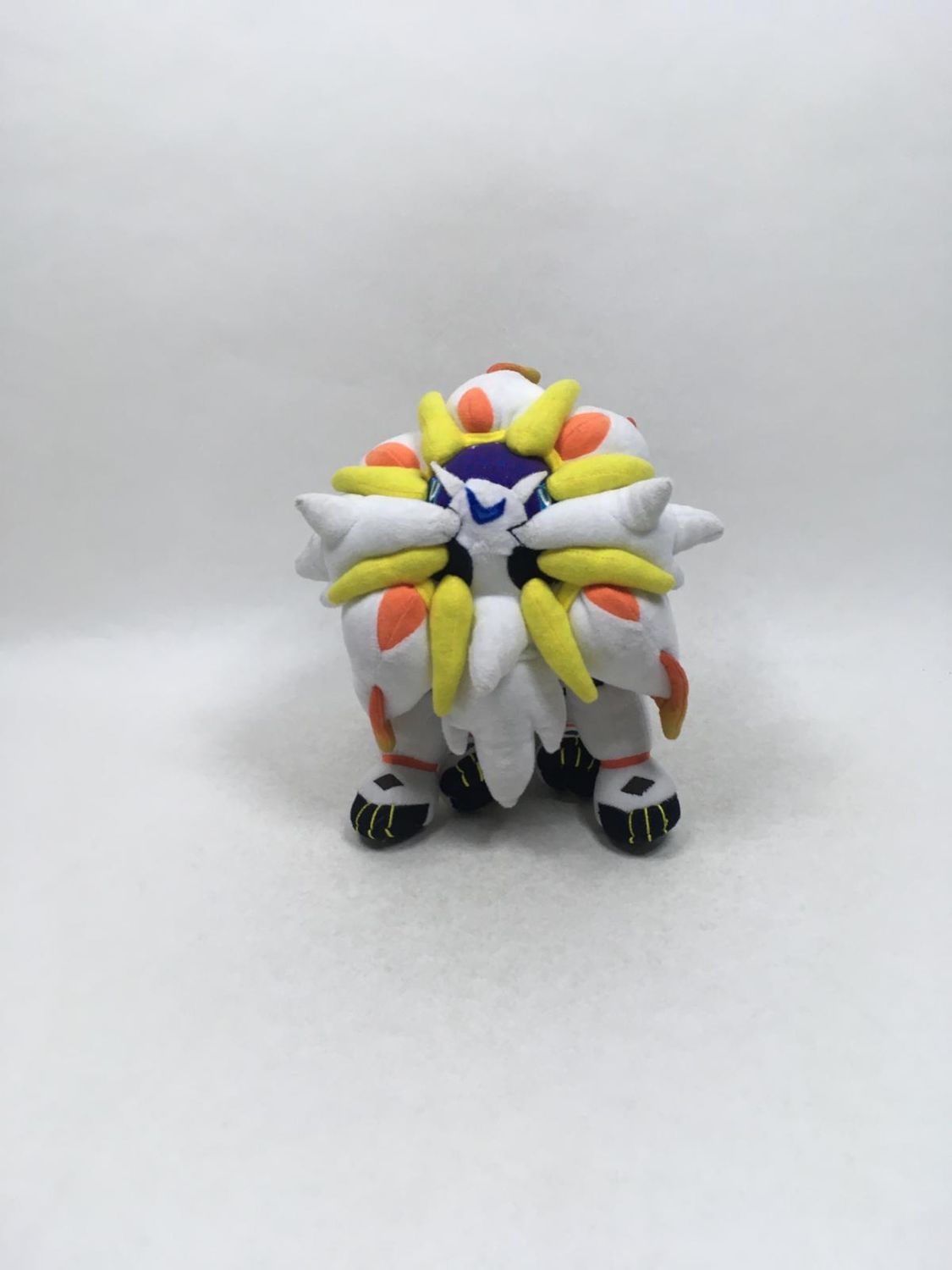 Pokemon Solgaleo Pokemon Center stehend 33 cm Mega Sammlerstück