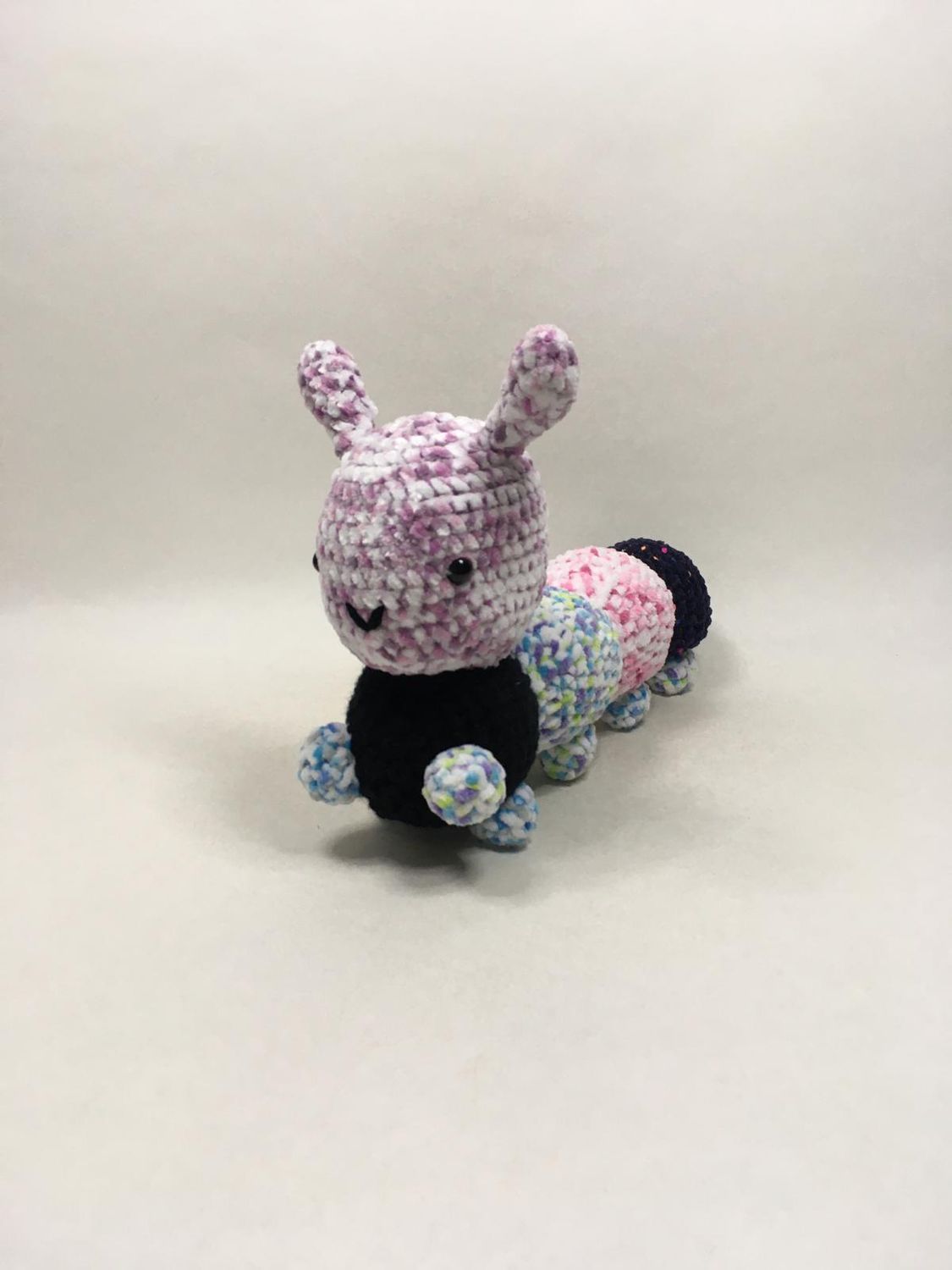 Raupe Handarbeit Knuffel stehend 38 cm Unikat