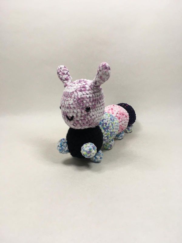 Raupe Handarbeit Knuffel stehend 38 cm Unikat