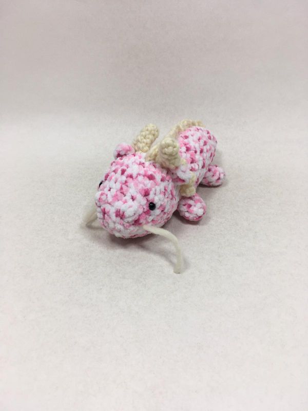 Axolotl Handarbeit Knuffel liegend 25 cm Unikat