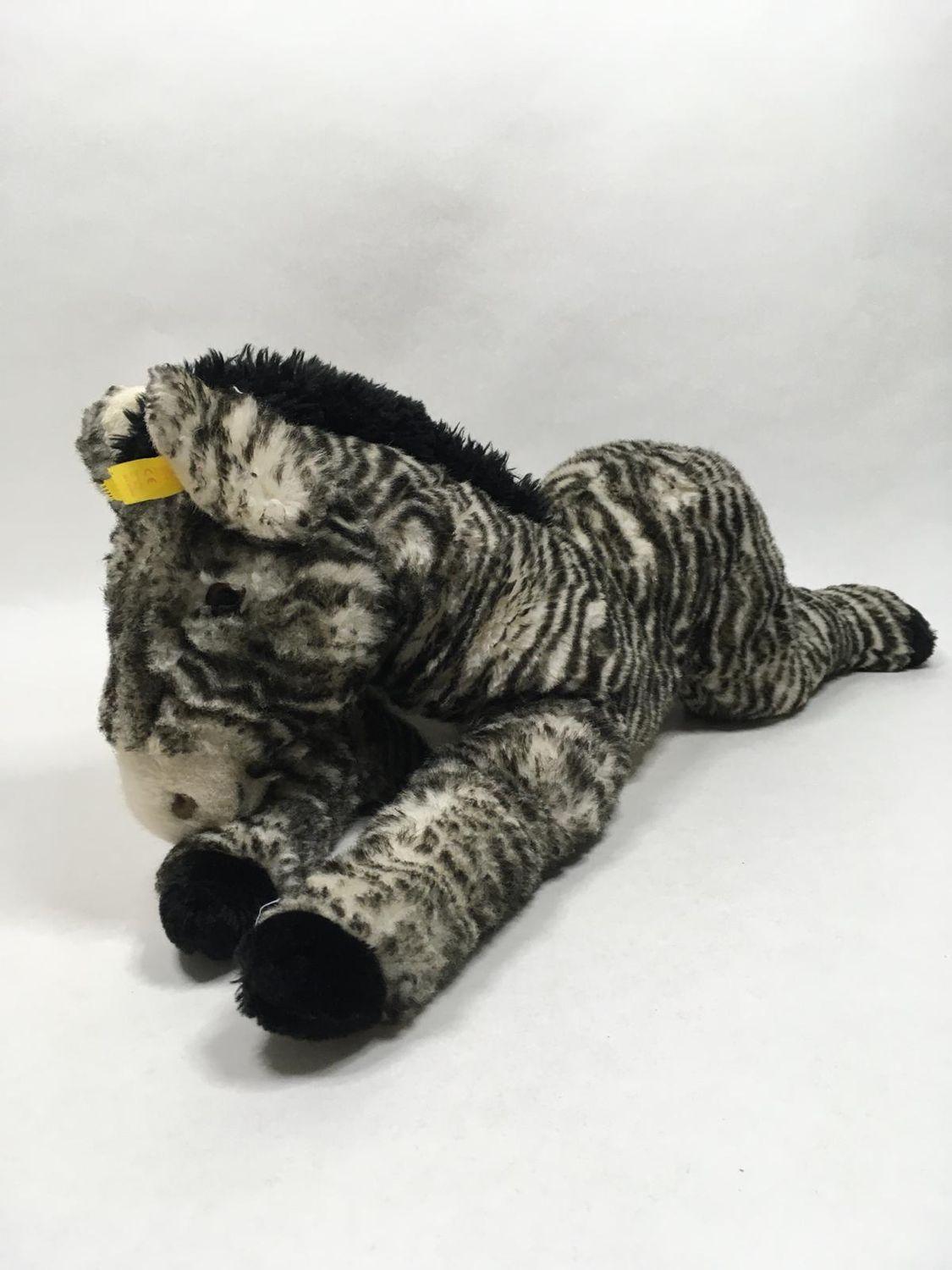 Steiff Zebra Molly 104343 mit Knopf und Fahne liegend 58 cm Mega Rarität