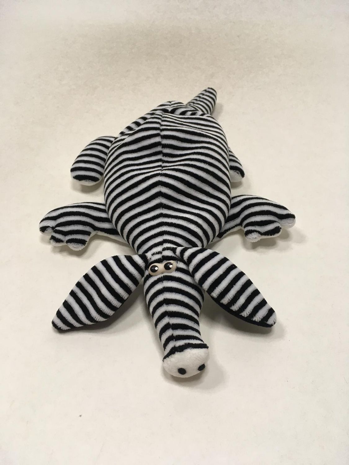 Perlsacktier Erdferkel Superhelmut liegend 33 cm Kult