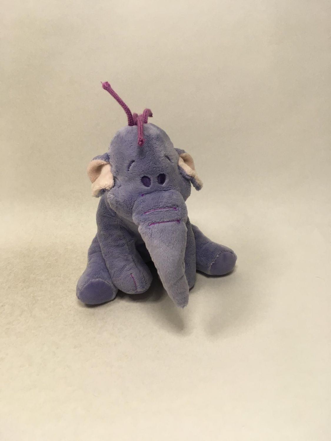 Disney Winnie Pooh Heffalump Elefant Knuffel sitzend 25 cm selten