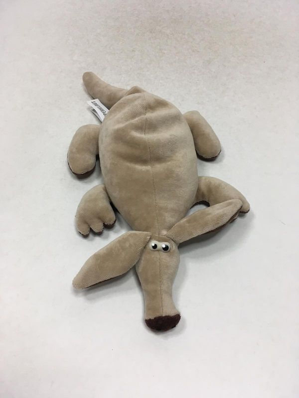 Perlsacktier Erdferkel Superhelmut liegend 33 cm Kult