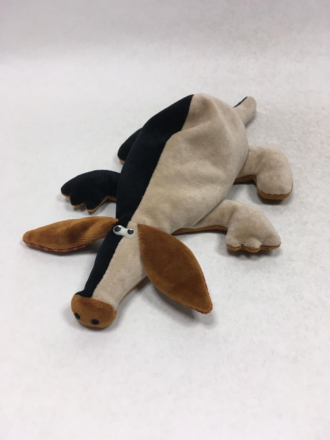 Perlsacktier Erdferkel Superhelmut liegend 33 cm Kult