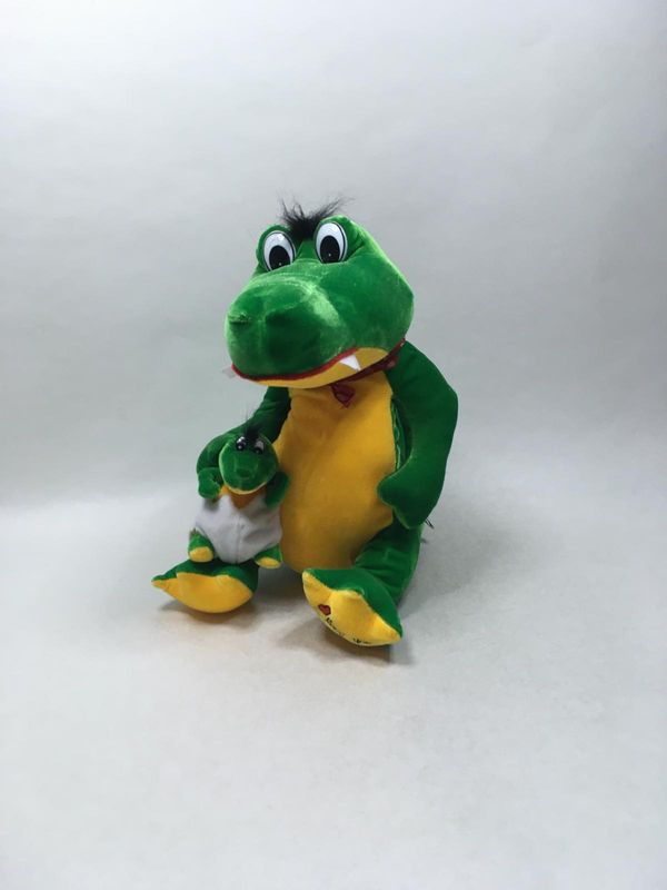Krokodil mit Baby Uni-Toys stehend 40 cm selten