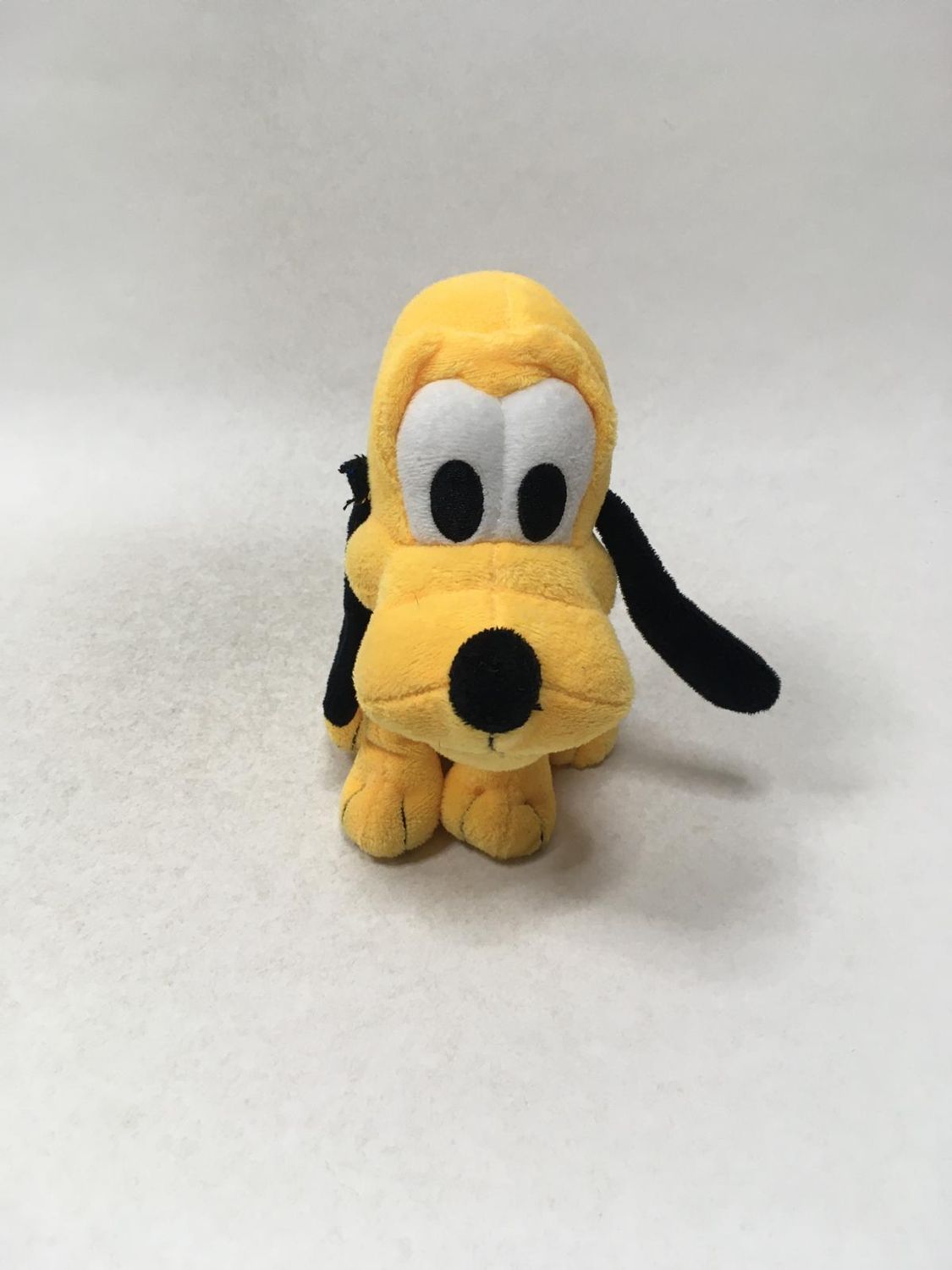 Disney Pluto Hund sitzend 18 cm Sammlerstück