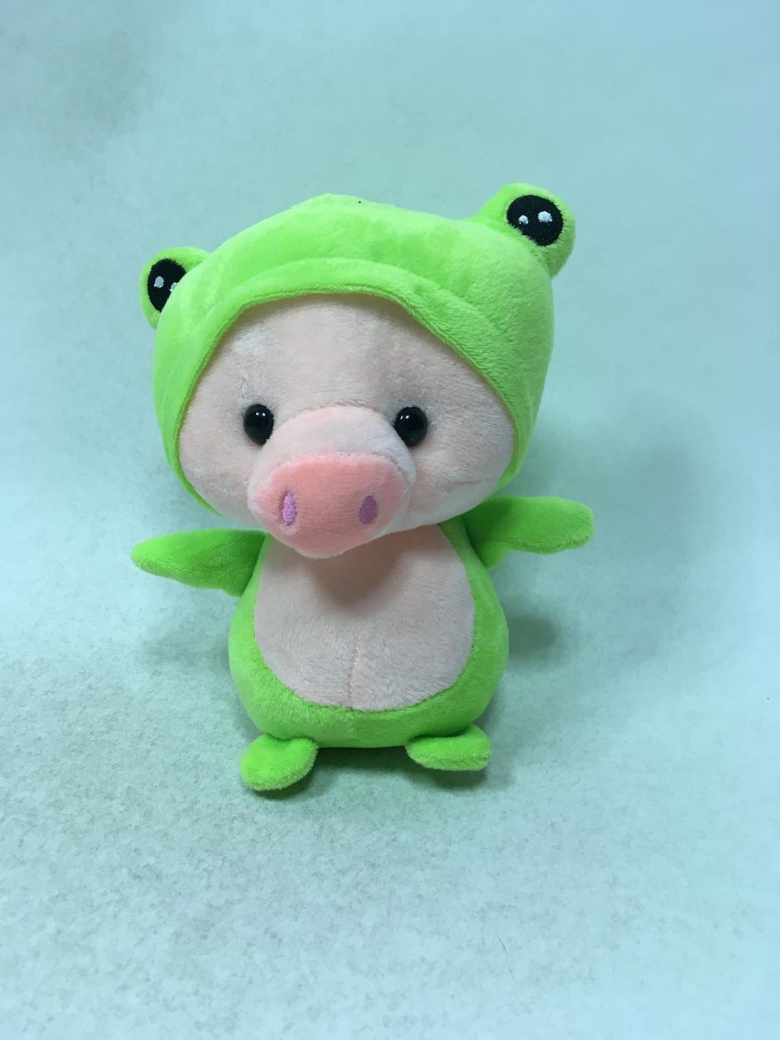 Schwein im Froschkostüm Knuffel stehend 18 cm selten