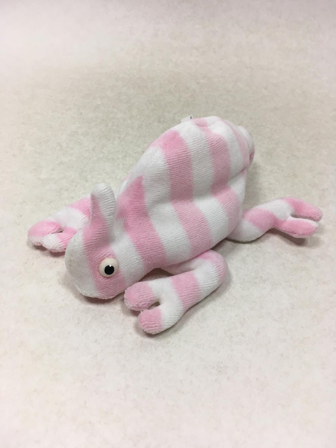 Perlsacktier Ecki das kleine Chamäleon liegend 18 cm Kult