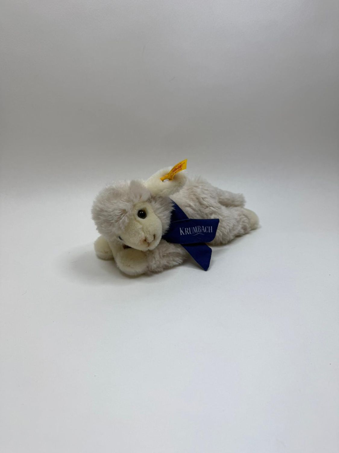 Steiff Lamm Krumbach 991943 mit Knopf und Fahne liegend 25 cm Sammlerstück