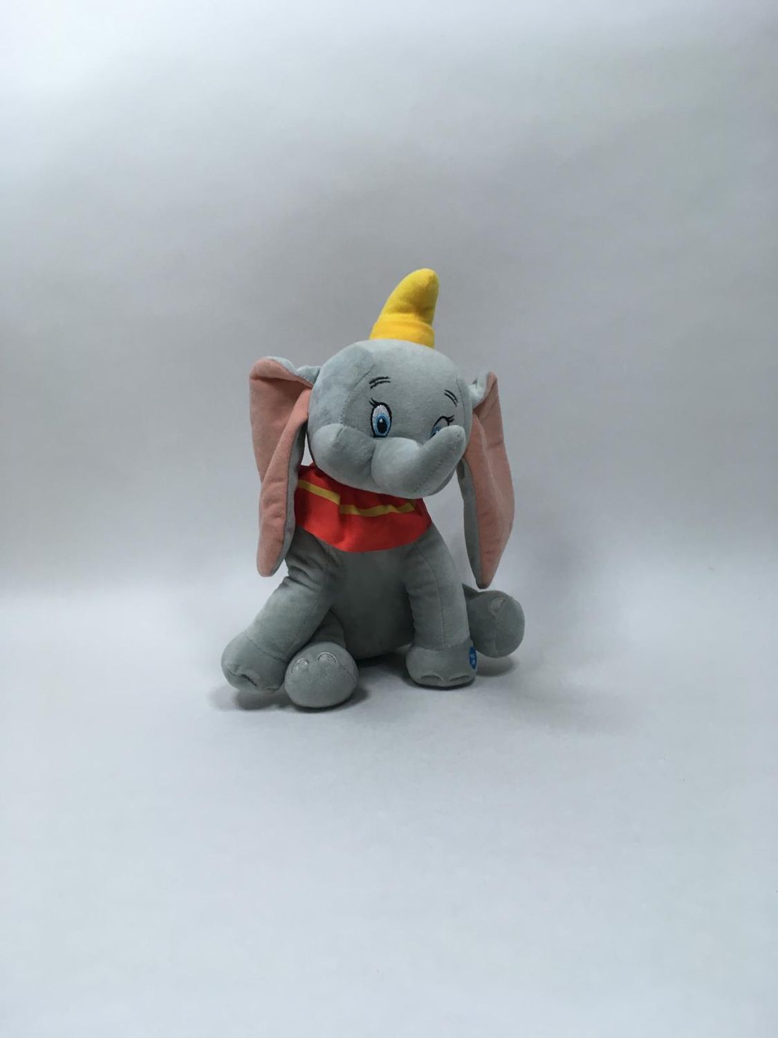 Disney Dumbo mit Musik Knuffel sitzend 30 cm Sammlerstück