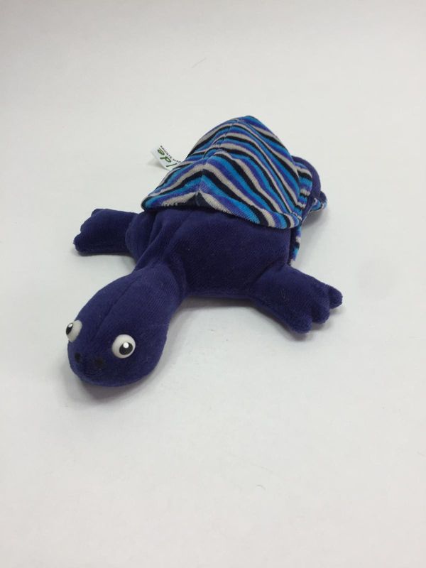 Perlsacktier Schildkröte Hilde mit dem Schilde liegend 23 cm Kult