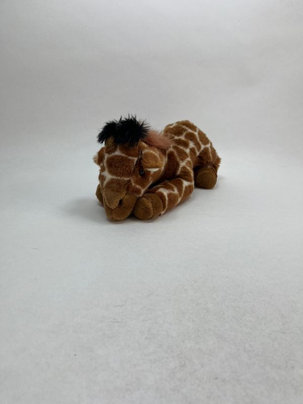 Giraffe Born in Africa liegend 38 cm selten