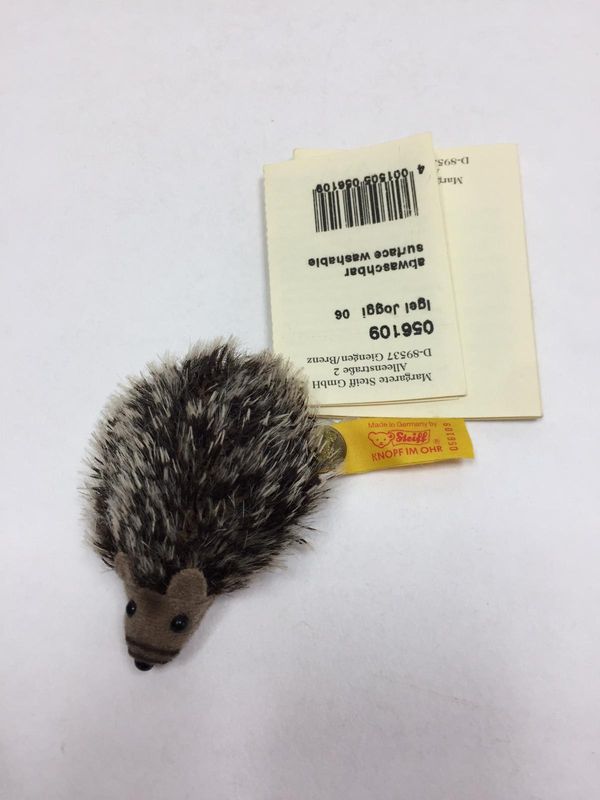Steiff Igel Joggi 056109 mit Knopf und Fahne liegend 05 cm Mega Sammlerstück Neuwertig mit Etikett