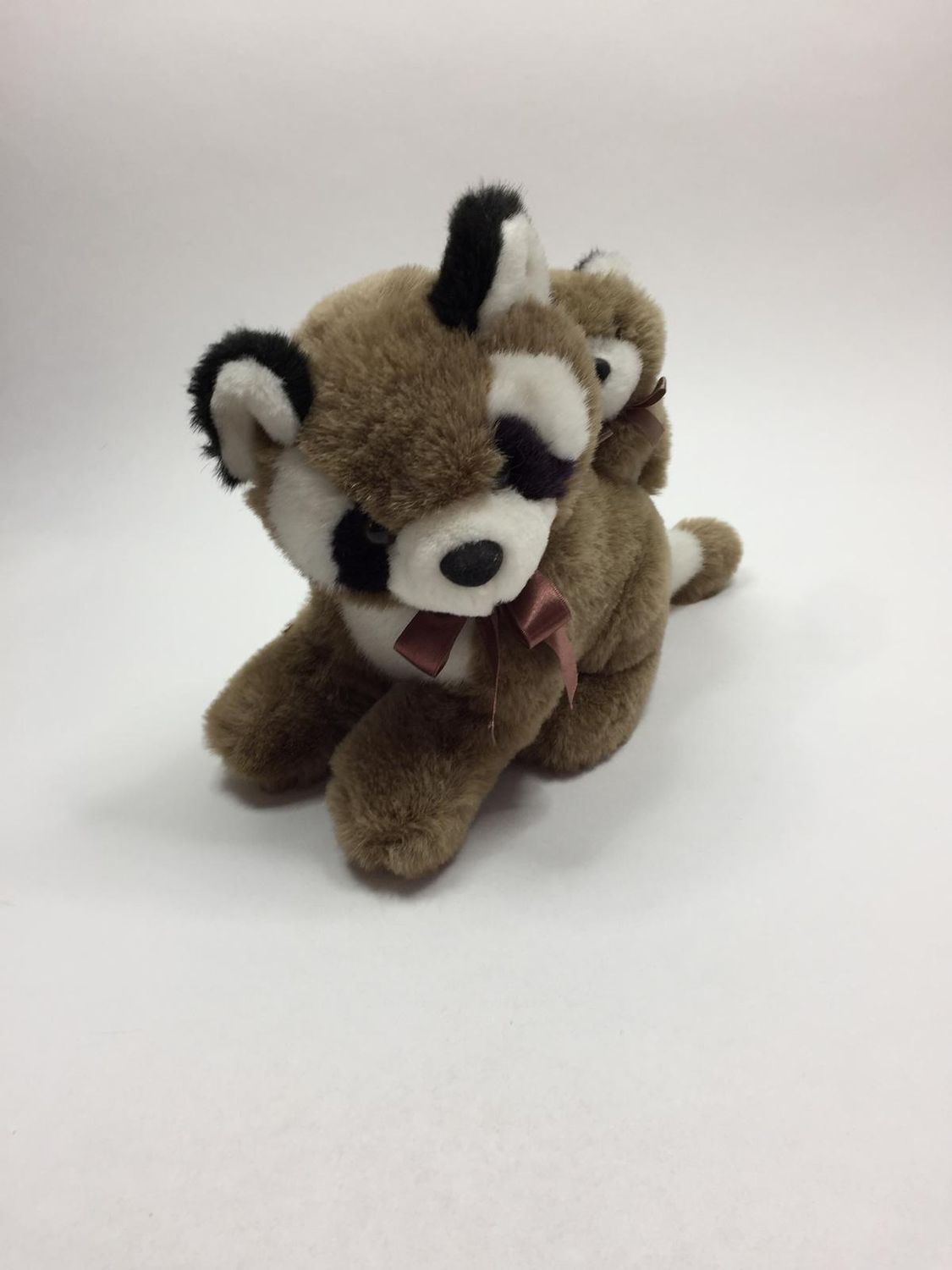 Waschbär mit Baby CP sitzend 25 cm Sammlerstück