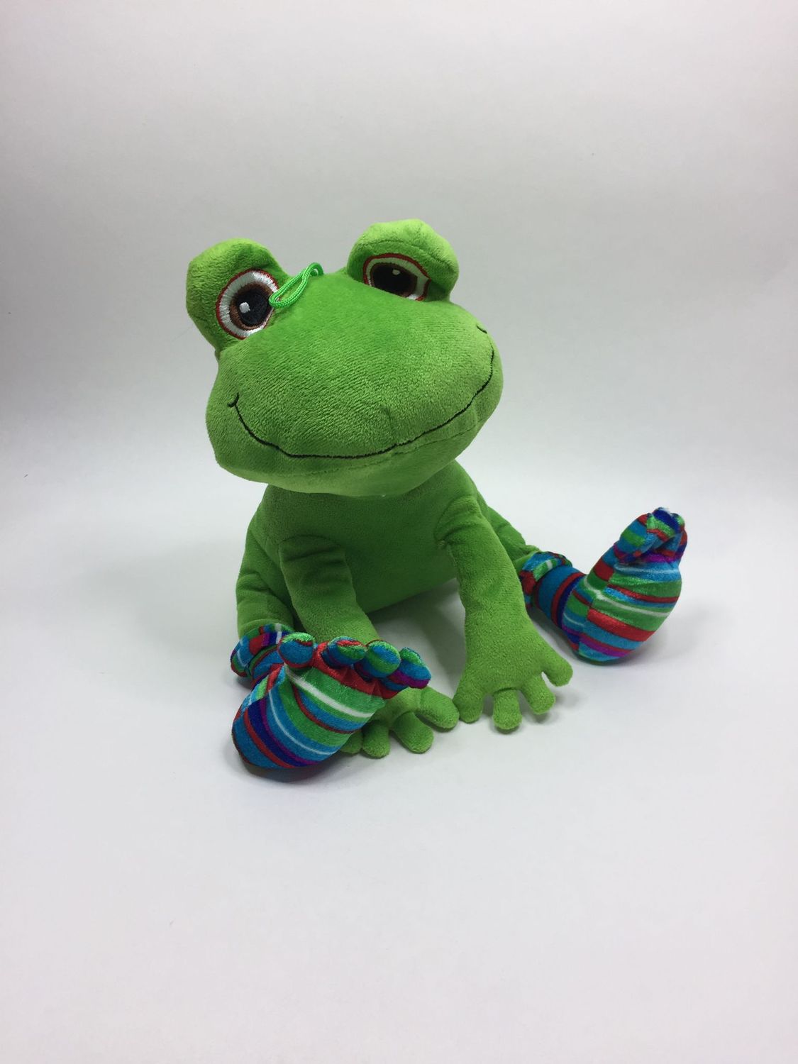 Frosch mit Socken Rasehorn sitzend 30 cm Sammlerstück