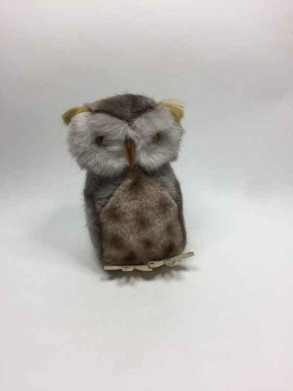 Steiff Eule Wiggi 2625/25 mit Knopf und Fahne stehend 23 cm Sammlerstück