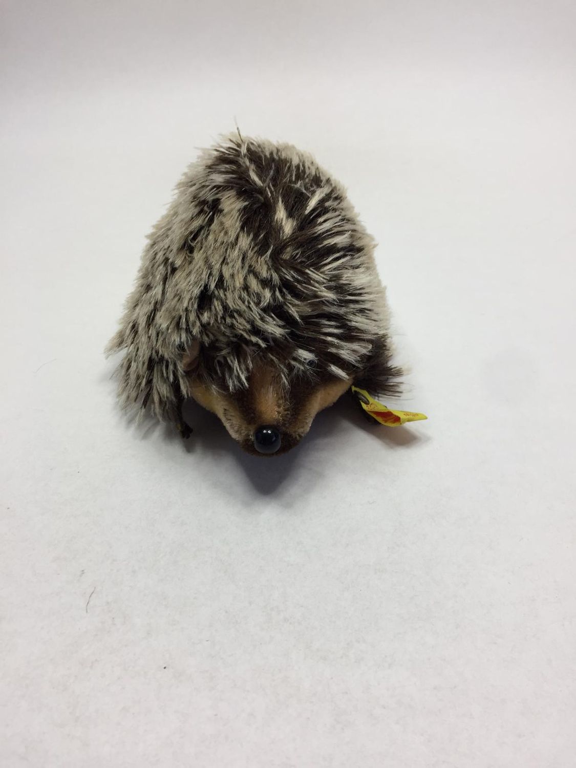 Steiff Igel Joggi 1670/17 mit Knopf und Fahne liegend 18 cm selten