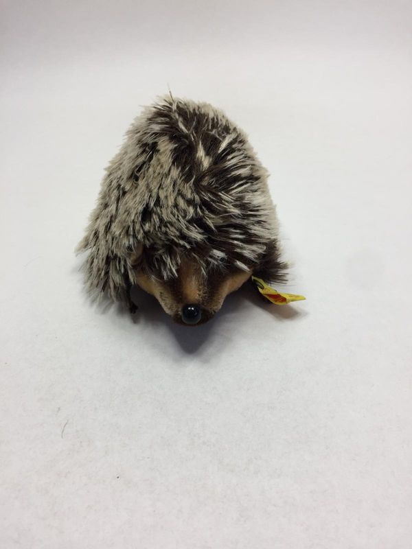 Steiff Igel Joggi 1670/17 mit Knopf und Fahne liegend 18 cm selten