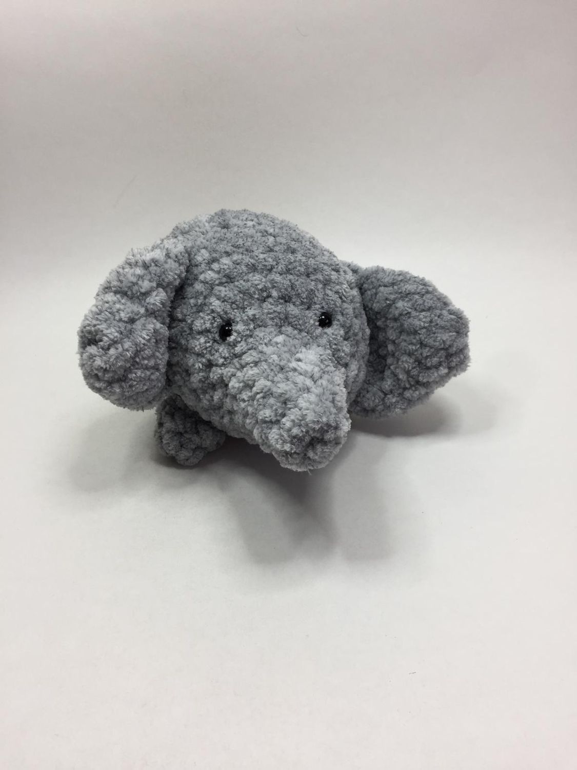 Elefant Handarbeit Knuffel liegend 35 cm Unikat