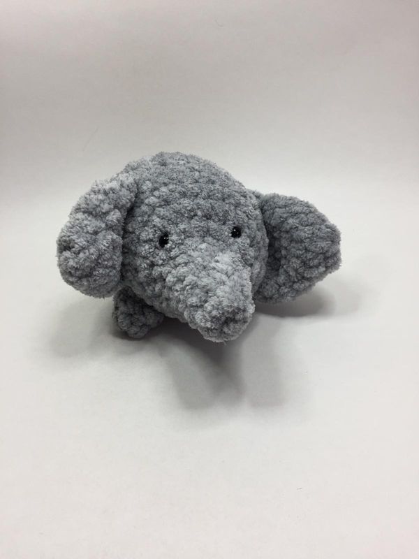 Elefant Handarbeit Knuffel liegend 35 cm Unikat