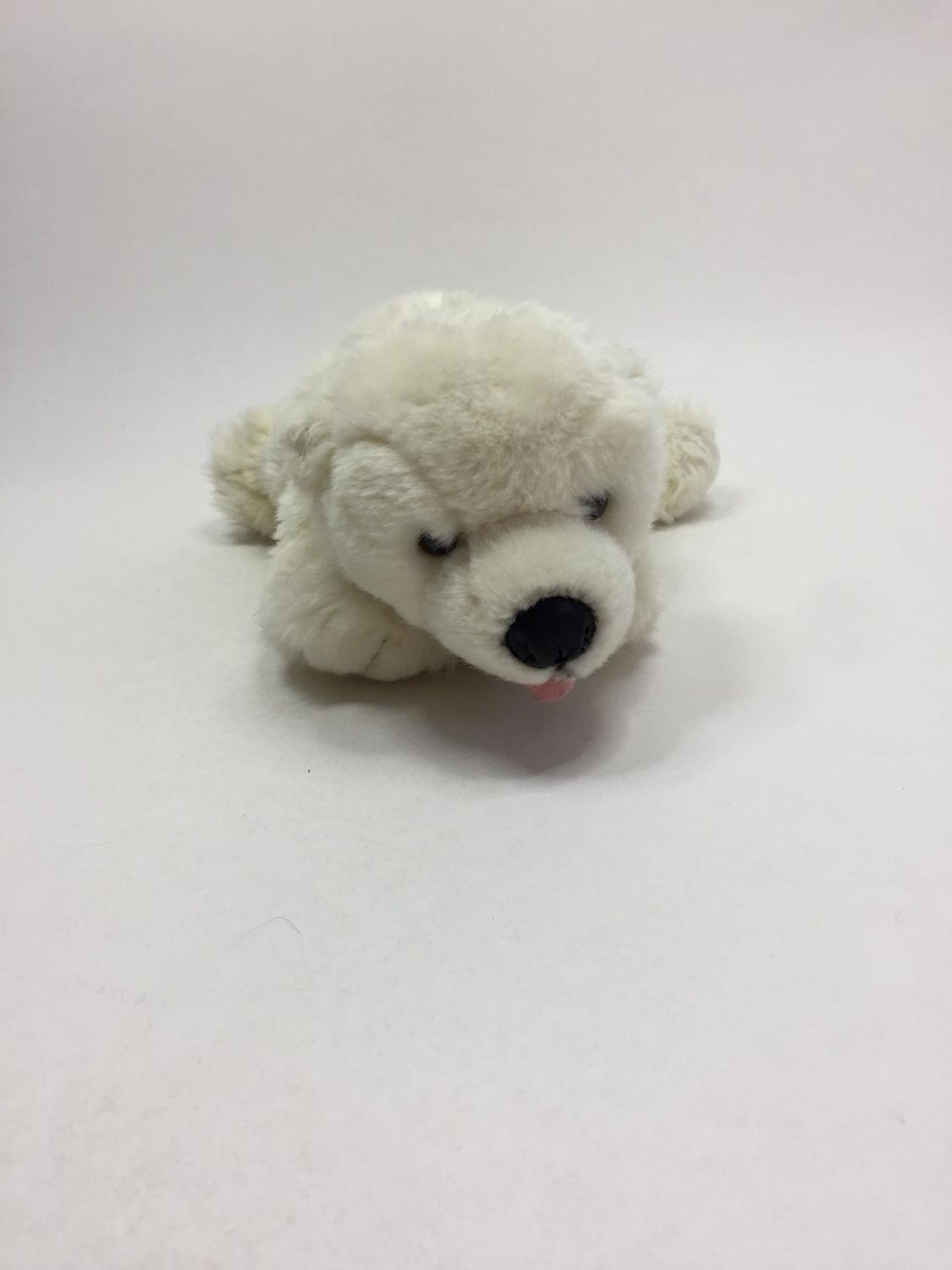 Eisbär Uni-Toys liegend 33 cm selten