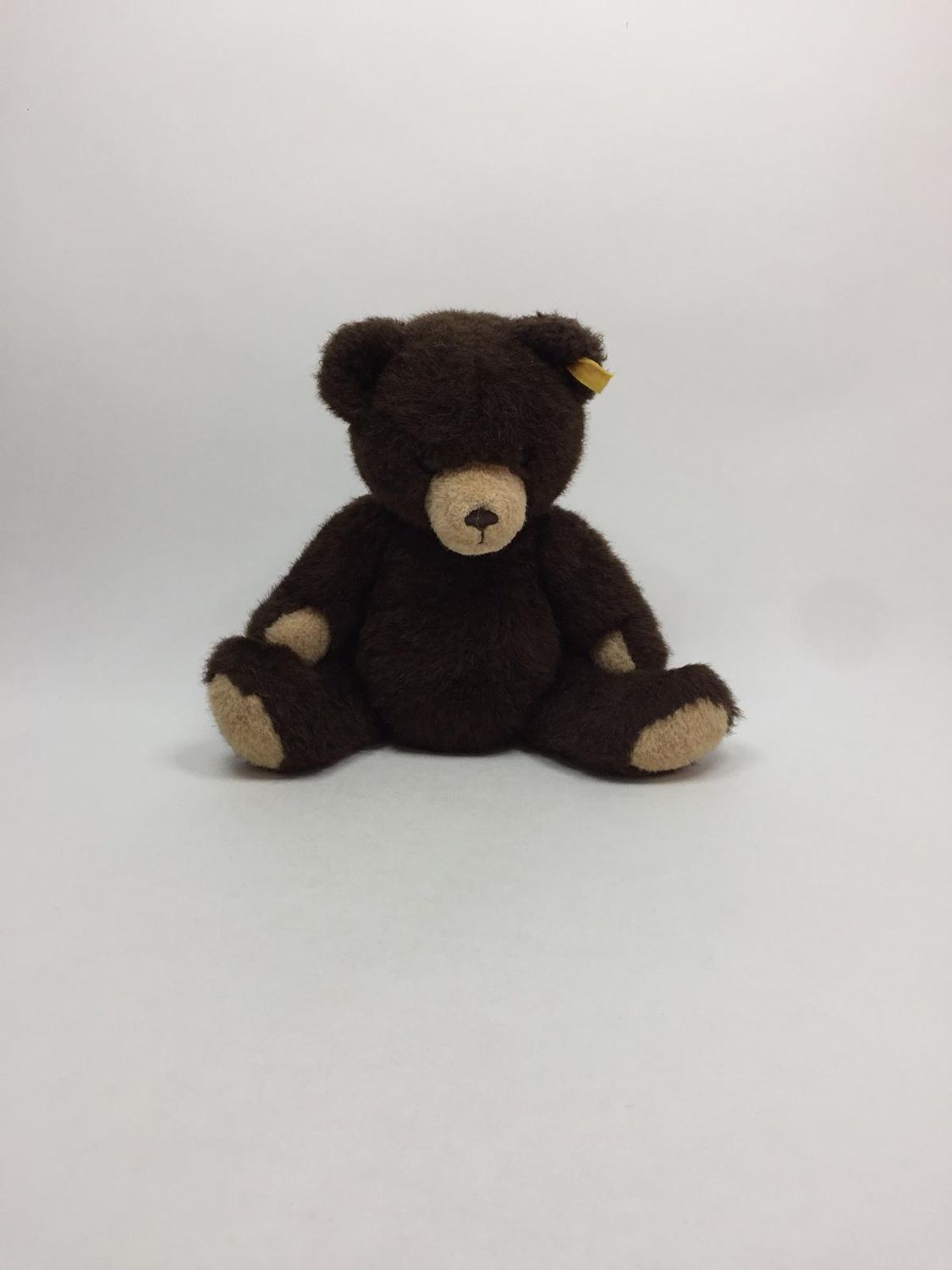 Steiff Teddy Petsy 012679 mit Knopf und Fahne stehend 35 cm Sammlerstück