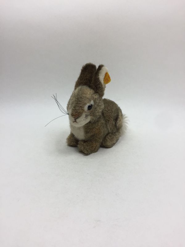 Steiff Hase Dormili 077708 mit Knopf und Fahne liegend 18 cm Sammlerstück