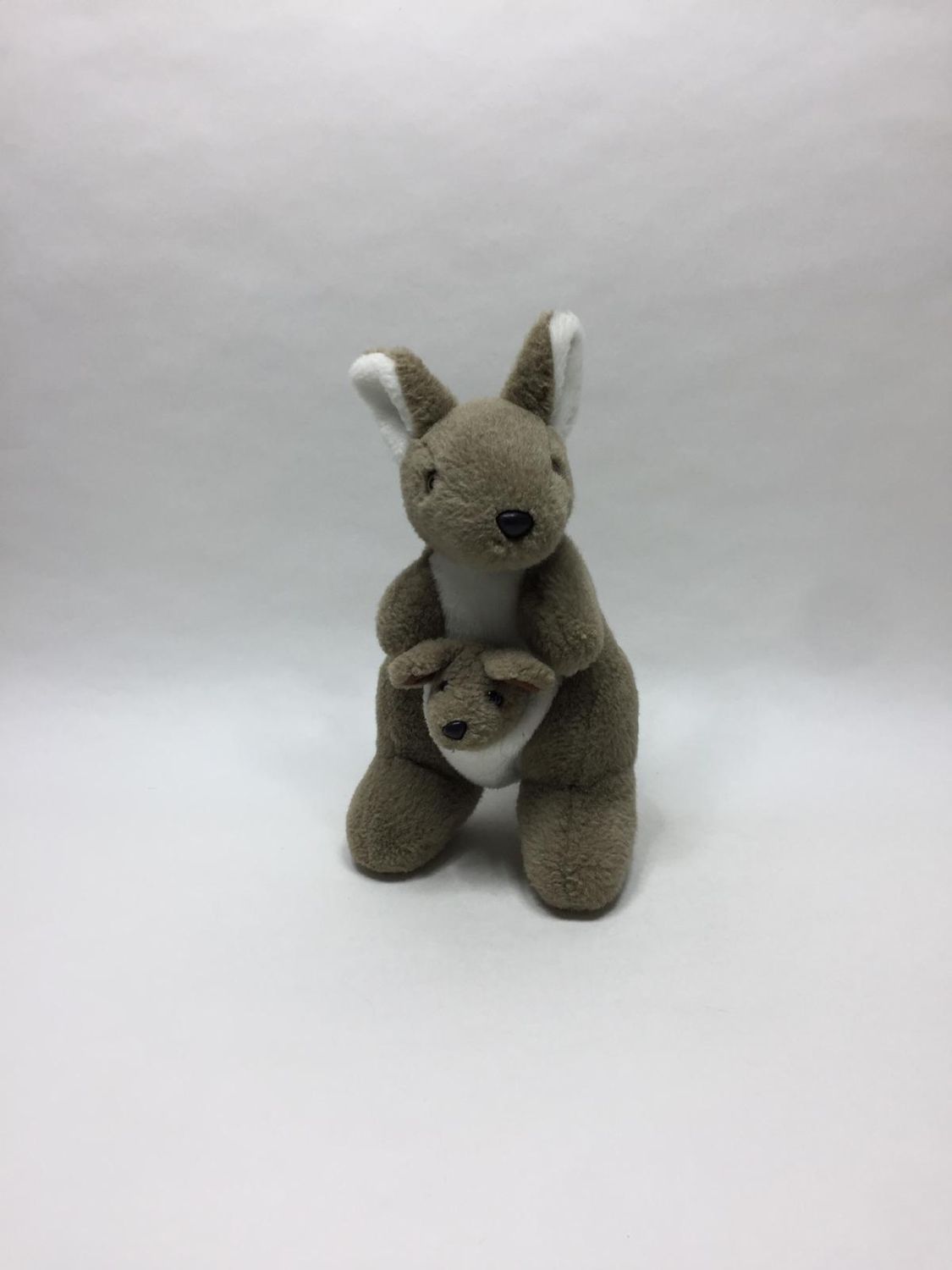 Känguru mit Baby Uni-Toys stehend 30 cm selten