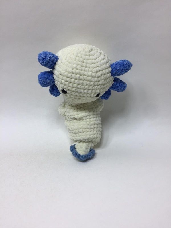 Axolotl Handarbeit Knuffel stehend 33 cm Unikat