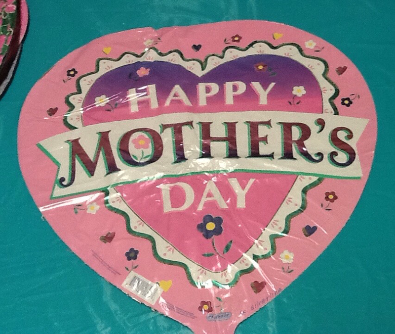 18in Happy Mothers Day Heart