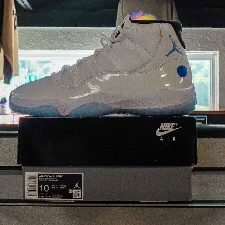 Air Jordan 11 Retro Legend Blues