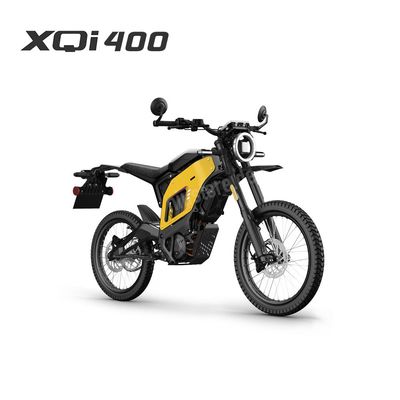 NIU XQi 400 Elektroroller in Gelb-Schwarz, kompaktes E-Moped für Stadt und leichtes Gelände.