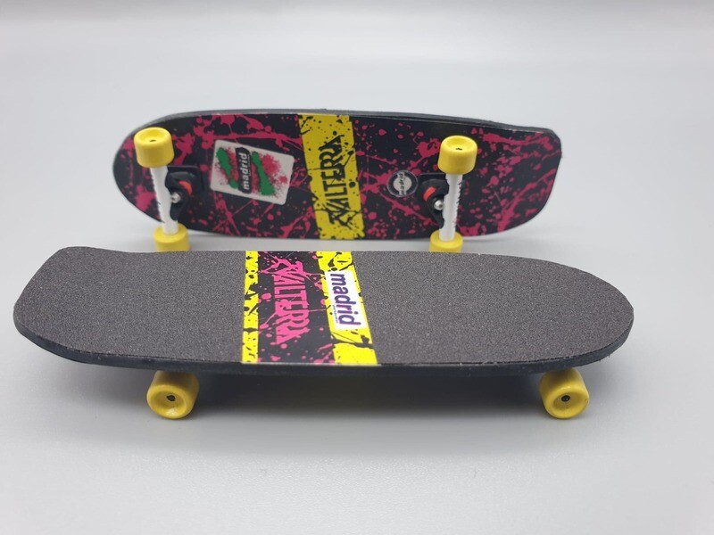 DeLorean 1:8 Scale Marty&#39;s Skateboard