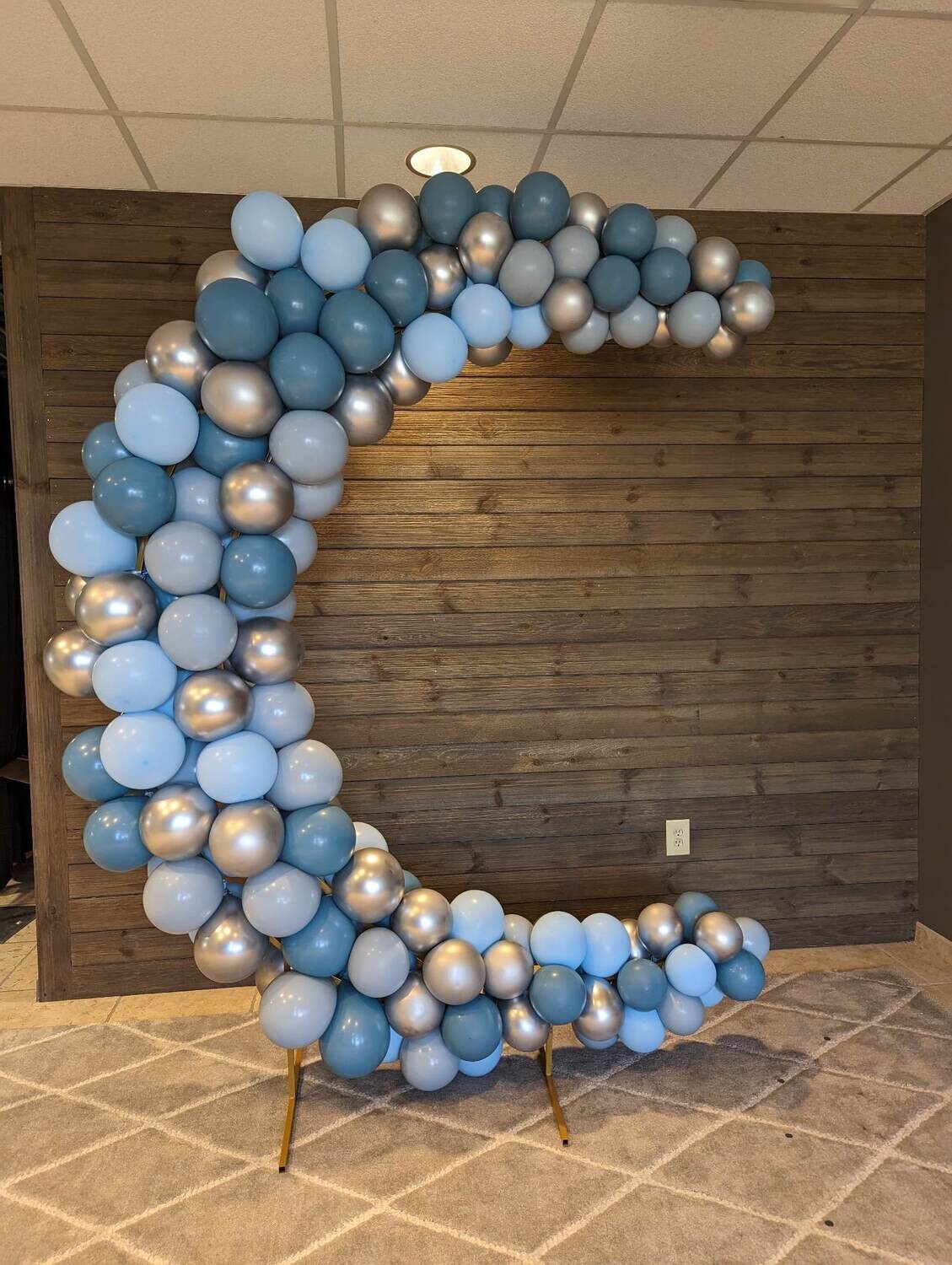 7.5 Foot Moon Frame - Includes Balloon Garland