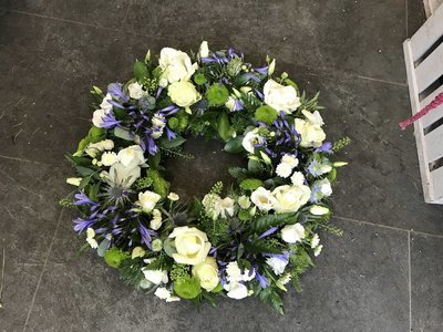 Traditional Open Wreath