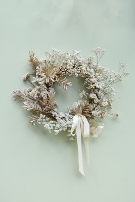 White Christmas' Everlasting Wreath