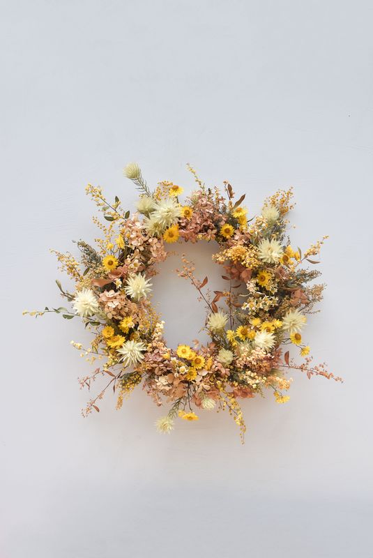 &#39;Daisy Field&#39; Everlasting Wreath