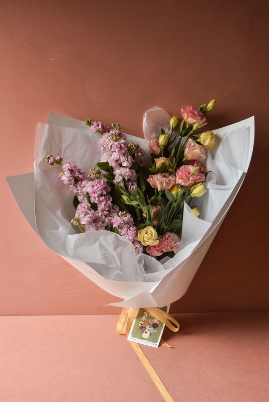 TREAT MUM luxe seasonal bunch