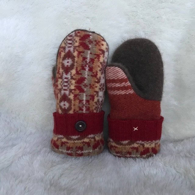 Adult small/child large rust/orange/brown