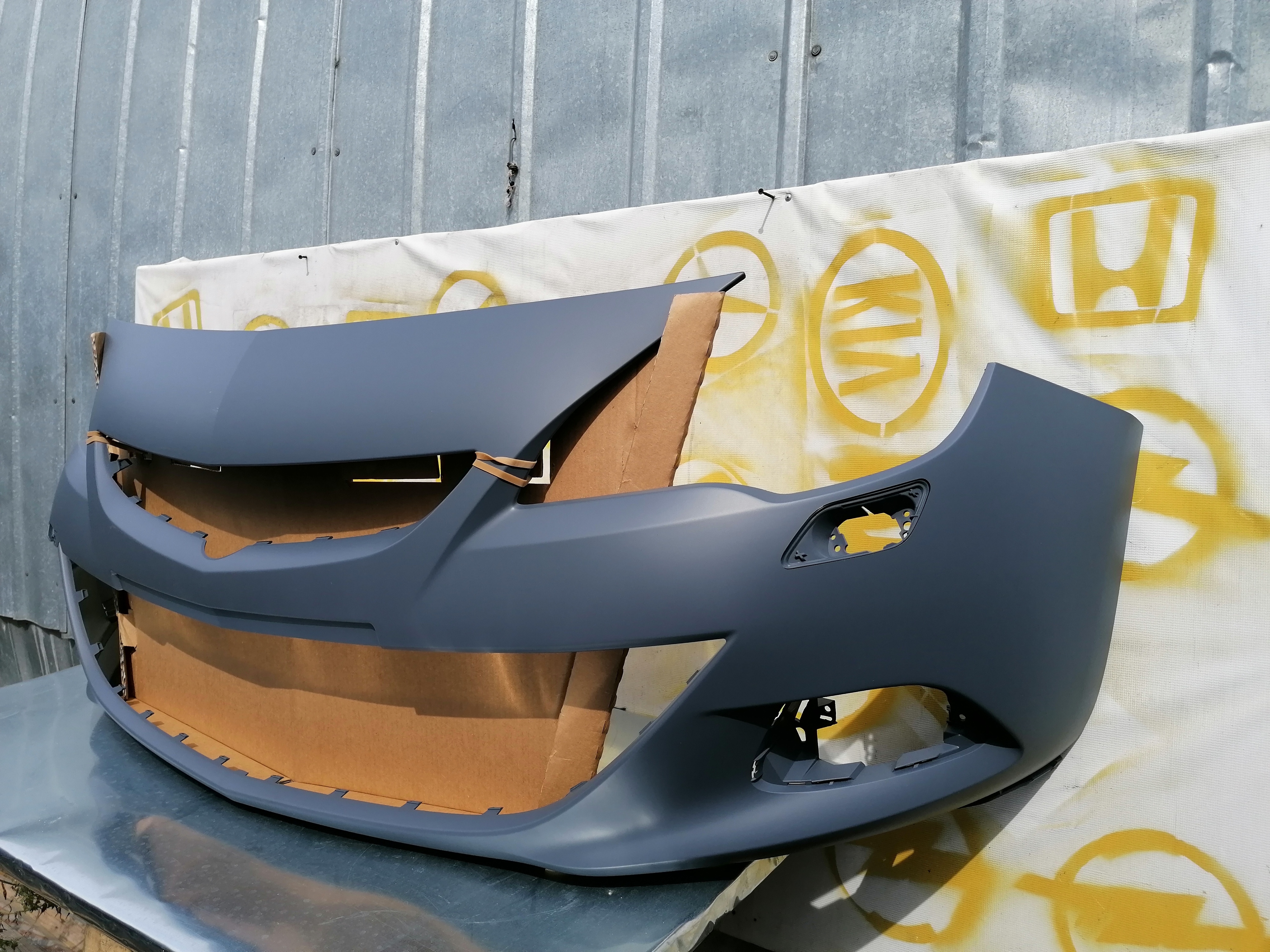 1400838 бампер передний opel astra j под омыватели аналоги