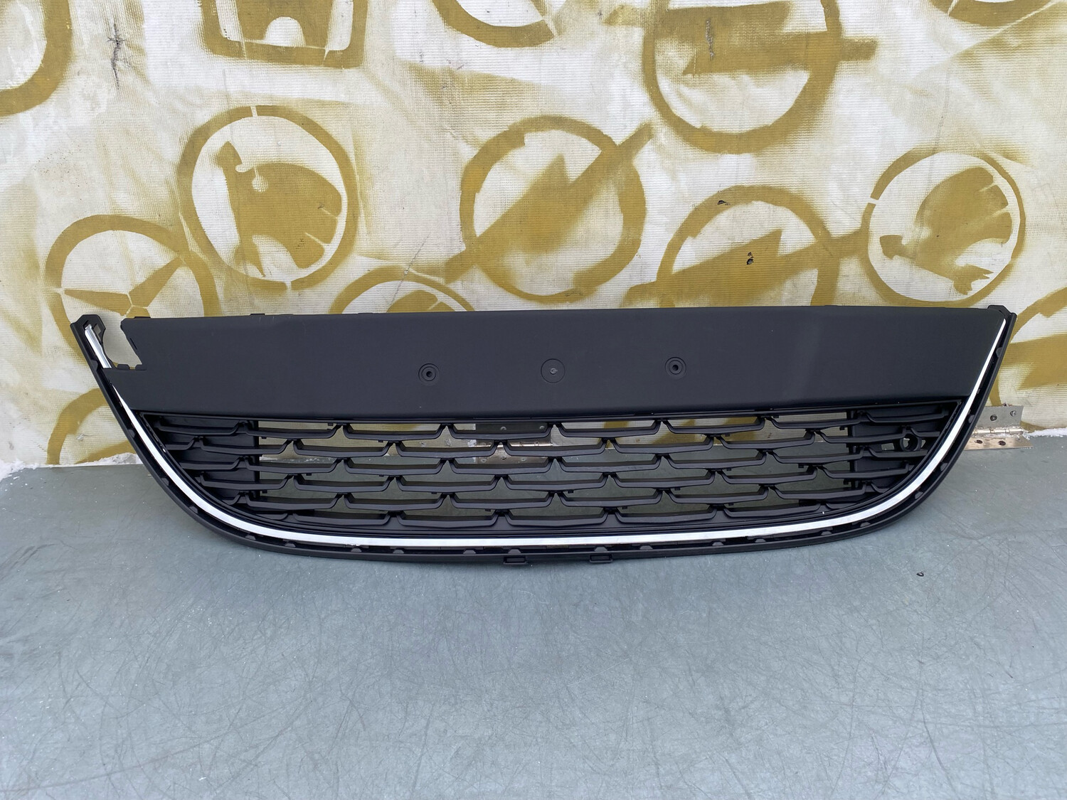 РЕШЕТКА РАДИАТОРА OPEL ASTRA J РЕСТАЙЛИНГ 12-15 С ХРОМ МОЛДИНГОМ НОВАЯ АНАЛОГ
